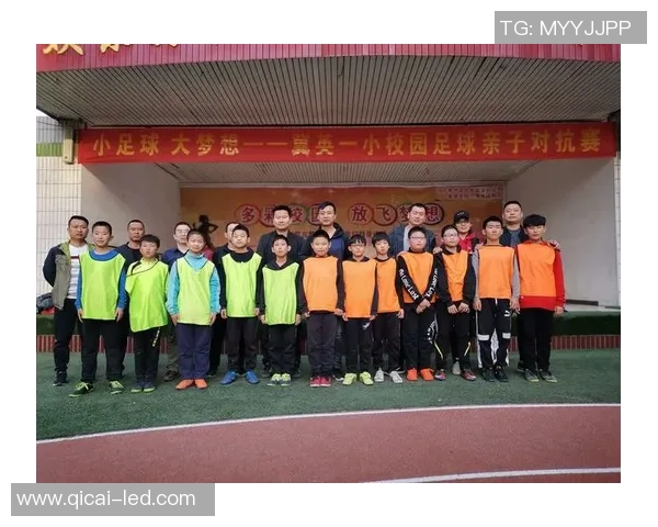 学校小足球队迎来新成员总人数达到21名运动员共同奋斗争创佳绩