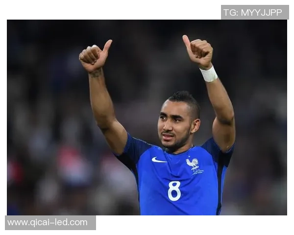 足球帕耶的传奇旅程与他在绿茵场上的辉煌成就分析